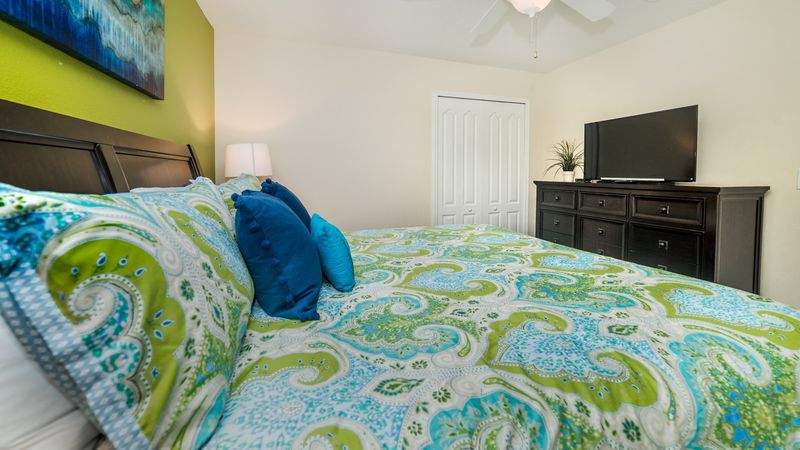 King Bedroom 3 Upstairs  Shared Bathroom 32" Smart TV