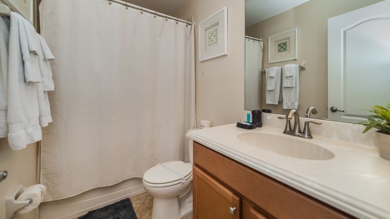 Hall Bathroom 5 Upstairs Tub/Shower Combo