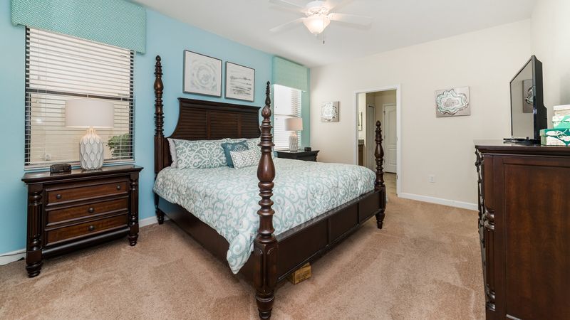 Master King Bedroom 1 Downstairs Attached Bathroom
32" Smart TV