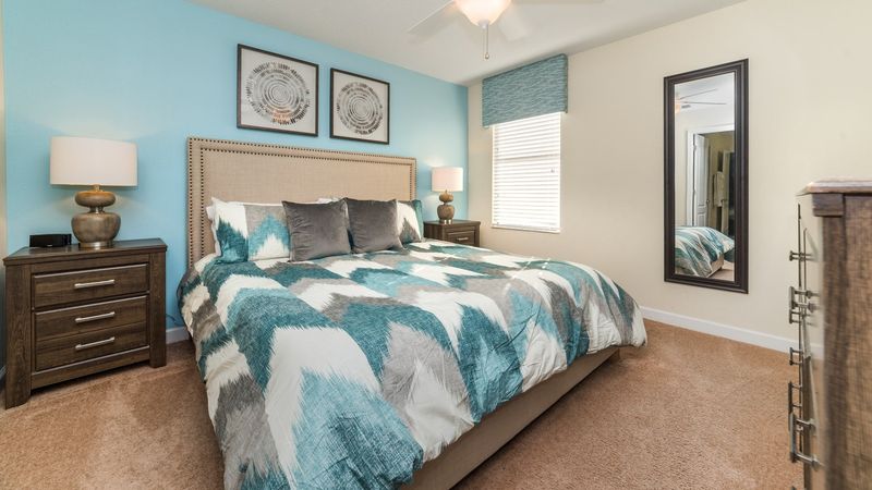 King Bedroom 6 Upstairs Shared Bathroom 32" Smart TV