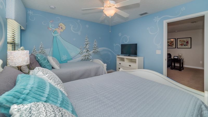 Twin/Double Bedroom 3, Upstairs, 43" Roku TV
Frozen Theme