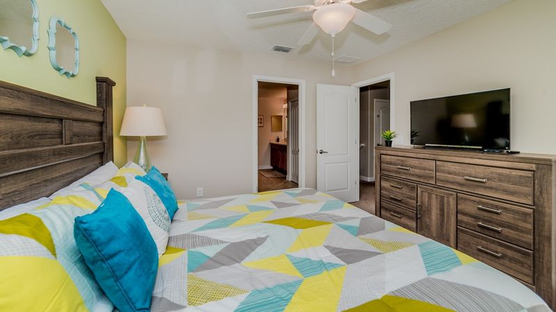 King Bedroom 8 Upstairs Shared Bathroom 55" Smart TV