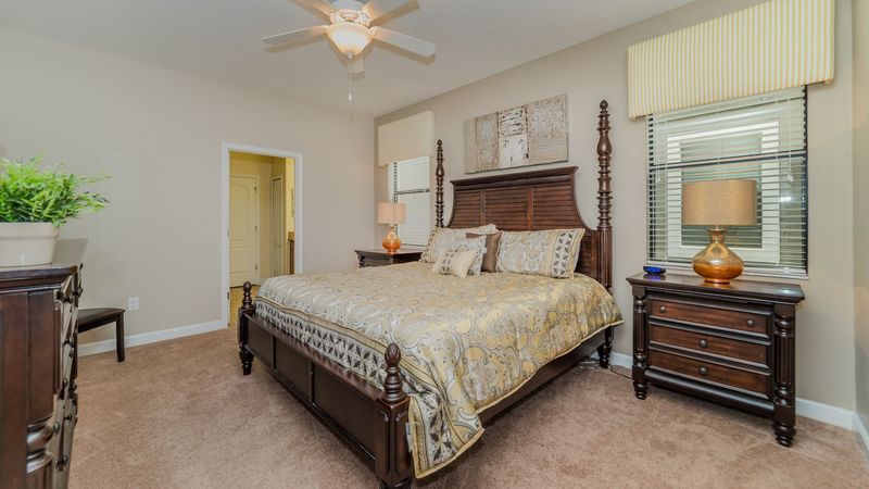 Master King Bedroom 1, Attached Bathroom, Downstairs
40" TV