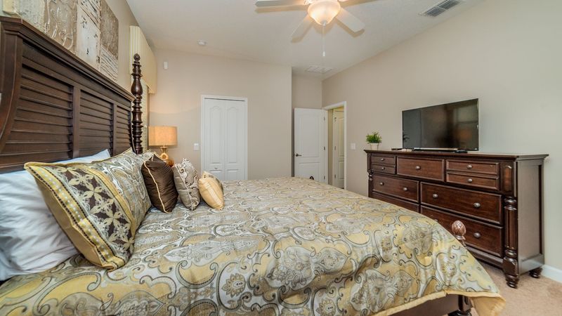 Master King Bedroom 1, Attached Bathroom, Downstairs
40" TV