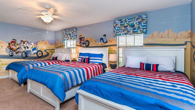 Three Queens Bedroom 9 Upstairs 40" TV