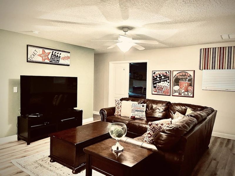 Loft 70" Smart TV