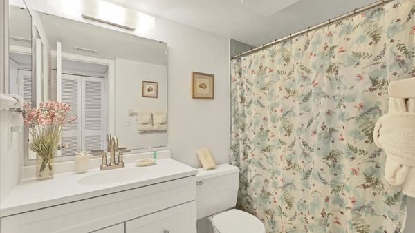 Bathroom 2
Shower/Tub Combo