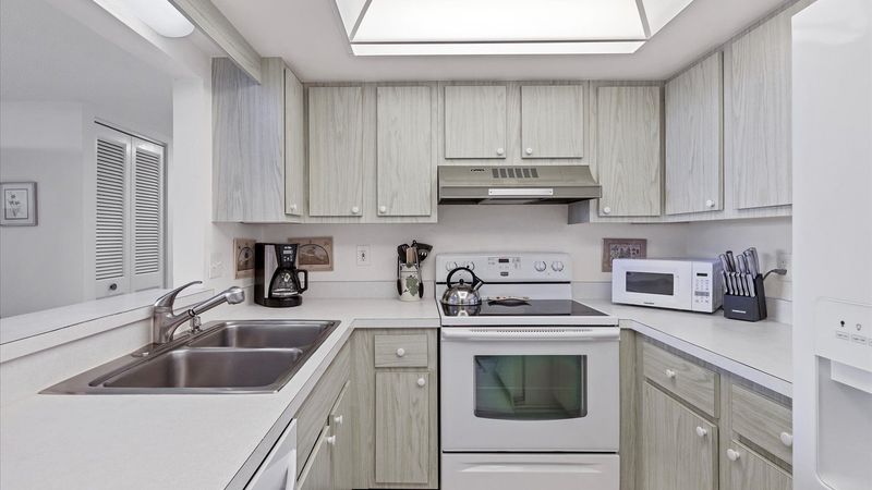 Kitchen (Angle)