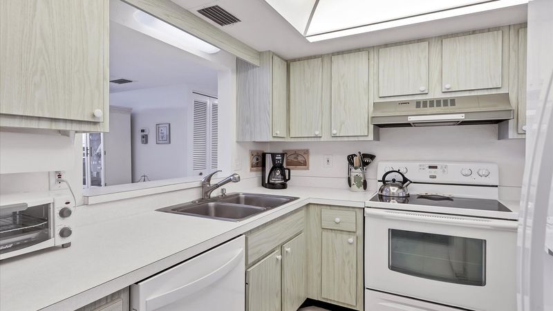 Kitchen (Angle 2)