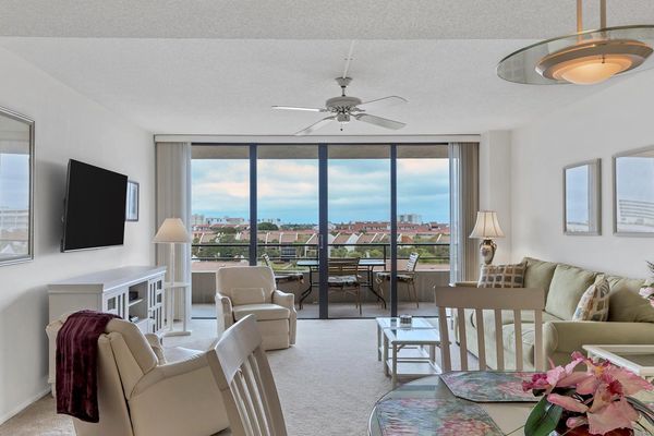 Living Room (Angle 4)