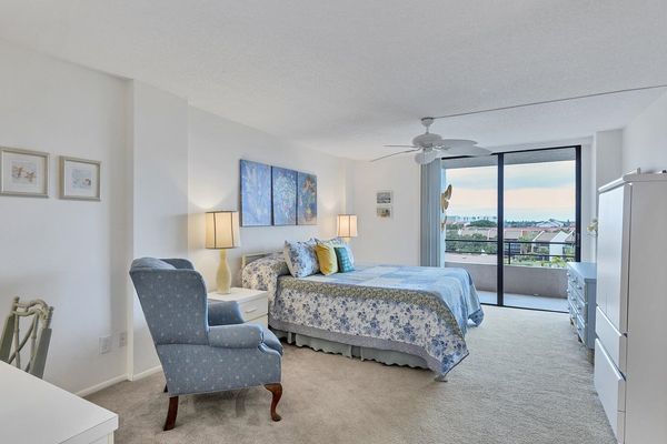 Master Bedroom (Angle 2)