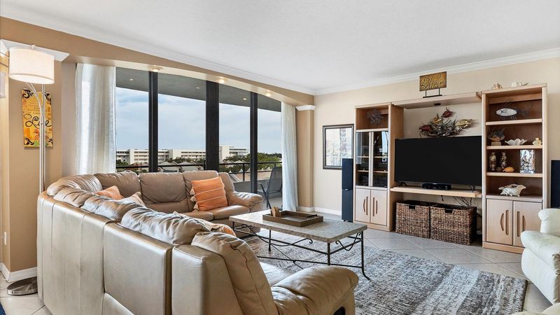 Living Room
50" Smart TV
