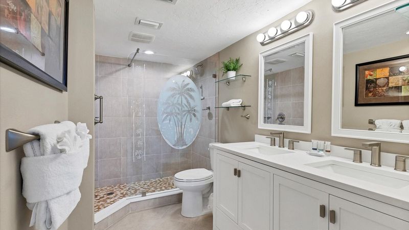 Master Bathroom
Walk-In Shower