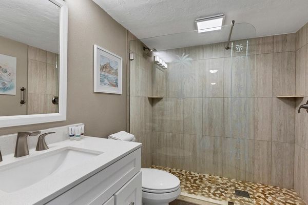 Bathroom 2
Walk-In Shower