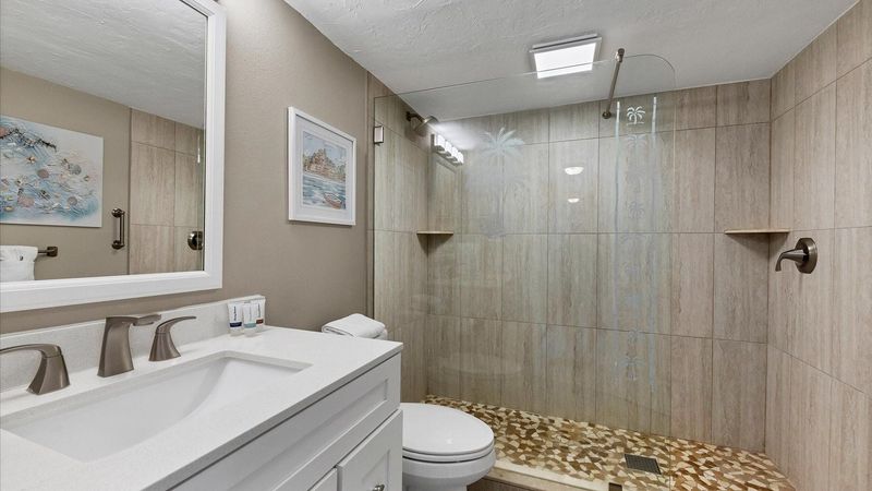 Bathroom 2
Walk-In Shower