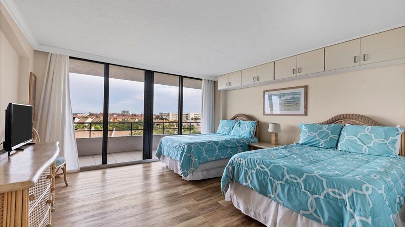 Bedroom 3
2 Double Beds
32" TV