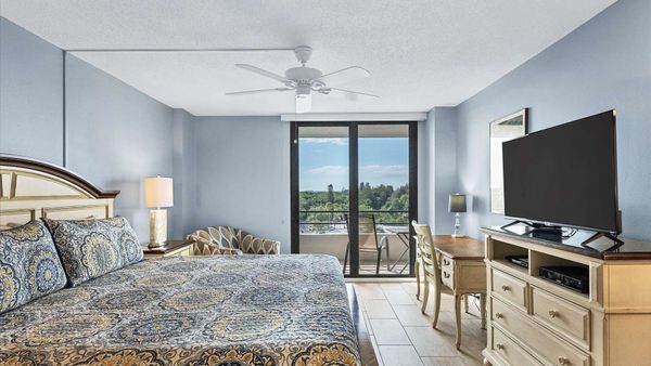 Master Bedroom (Angle 2)