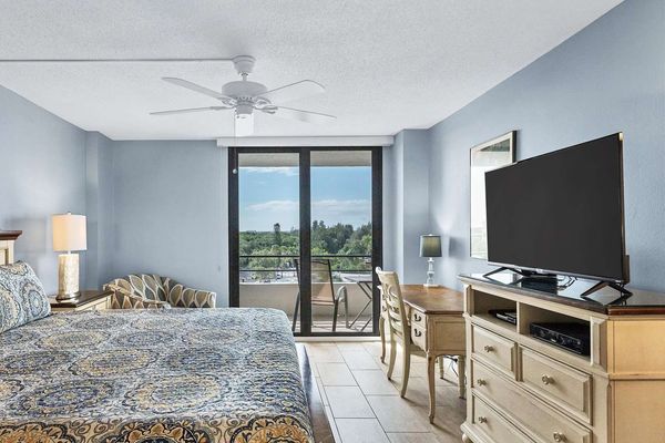 Master Bedroom (Angle 2)