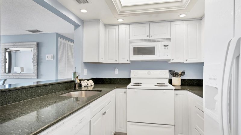 Kitchen (Angle 2)