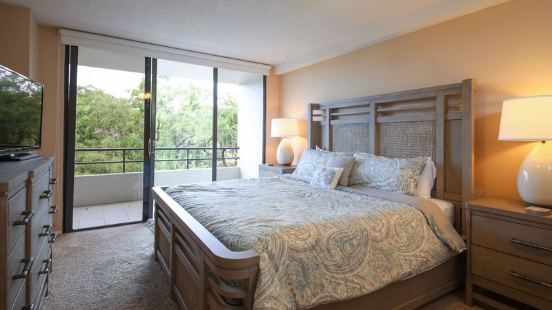 Primary Bedroom/King Bed
50" TV / DVD Player/Balcony access