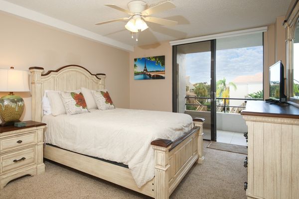 guest Bedroom 2
Queen Bed
24" TV