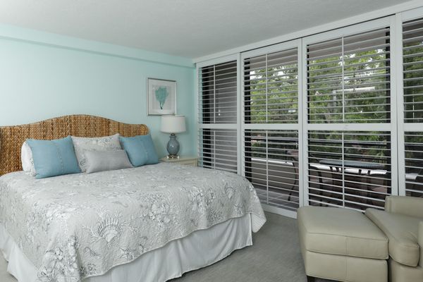 Primary Bedroom/King Bed
42" TV/Attached Bathroom