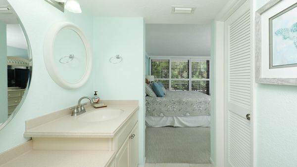 Primary bedroom vanity