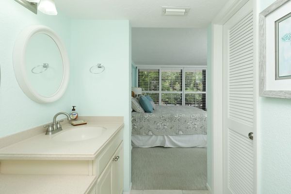 Primary bedroom vanity