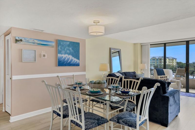 Dining table seats 6