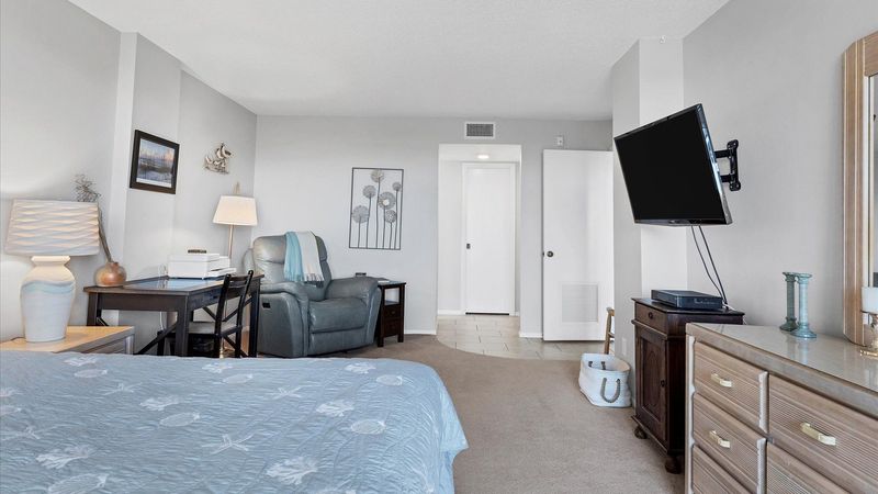 Master Bedroom (Angle)