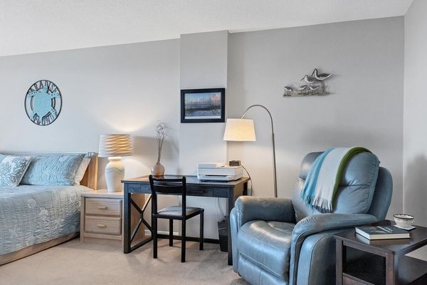 Master Bedroom (Angle 2)