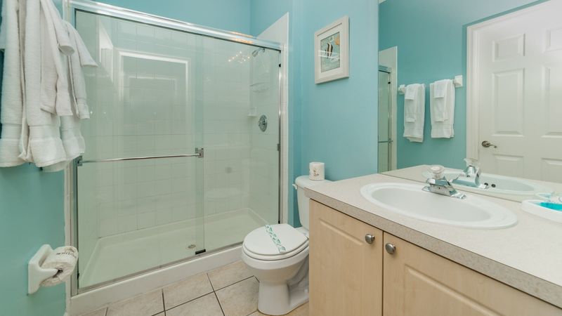 Hall Bathroom Downstairs
Shower
