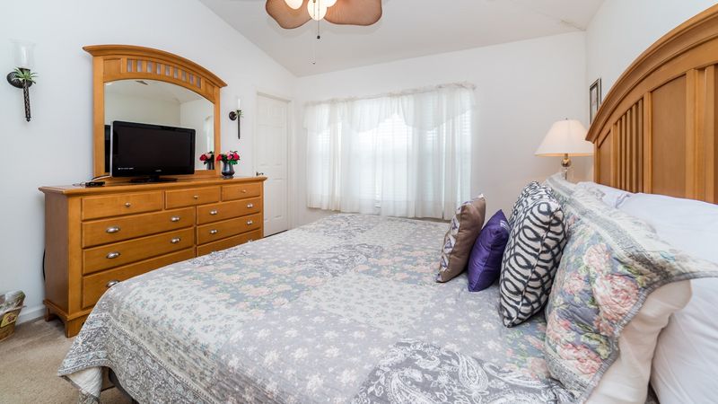 Master King Bedroom 1 (Angle)
43" Smart TV - TV has been updated