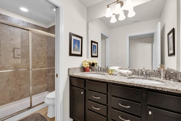Hall Bathroom 4 Upstairs
Shower