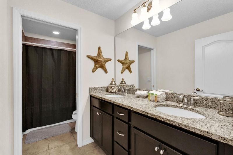 Hall Bathroom 3 Upstairs
Tub/Shower Combo