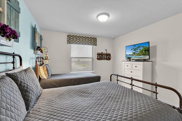 Twin/Double Bedroom 4
42" TV