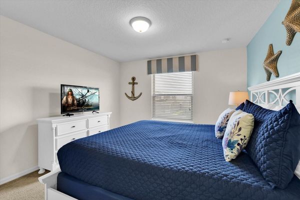 King Bedroom 3
40" TV