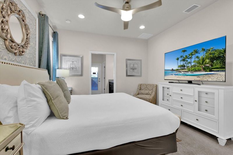 Master King Bedroom 1
65" Smart TV