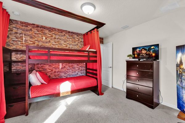 Twin/Twin Bunk Bedroom 6 
32" TV