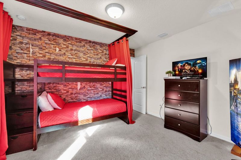 Twin/Twin Bunk Bedroom 6 
32" TV