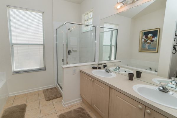 Master King Bathroom 1
Tub and Shower