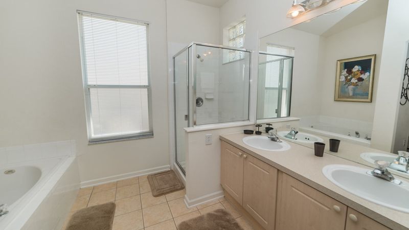 Master King Bathroom 1
Tub and Shower