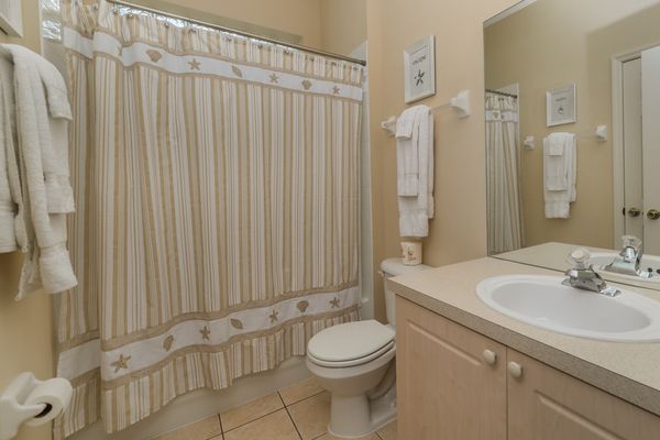 Hall Bathroom 3
Tub/Shower Combo