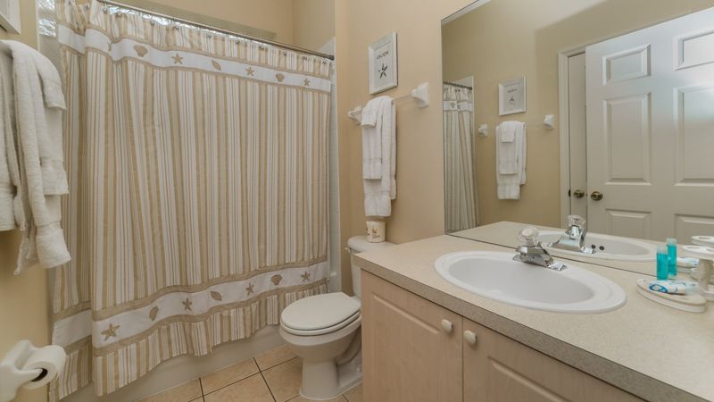 Hall Bathroom 3
Tub/Shower Combo