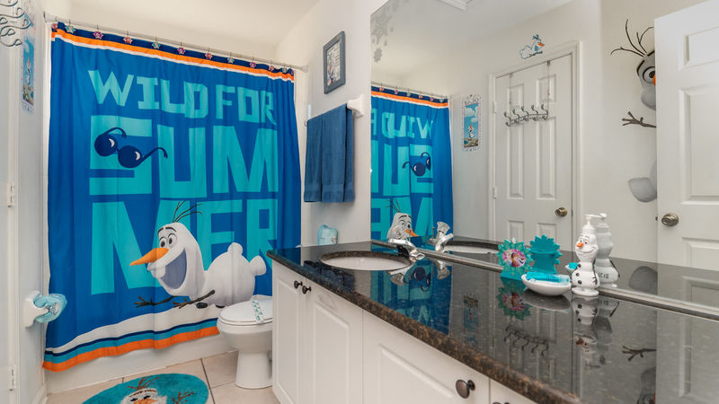 Hall Bathroom Upstairs
(Tub/Shower Combo)