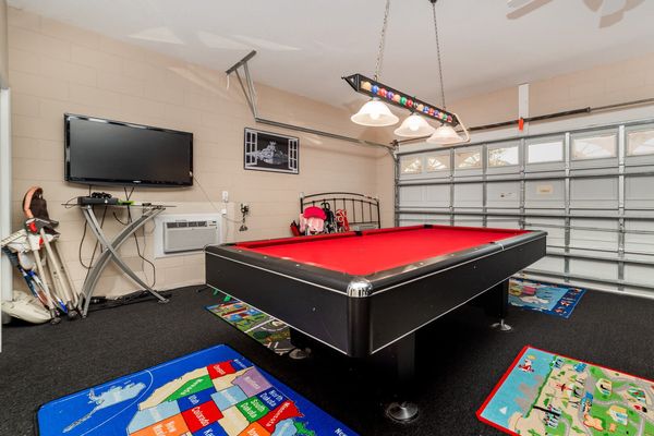 Game Room (Angle)
43" Smart TV
Xbox