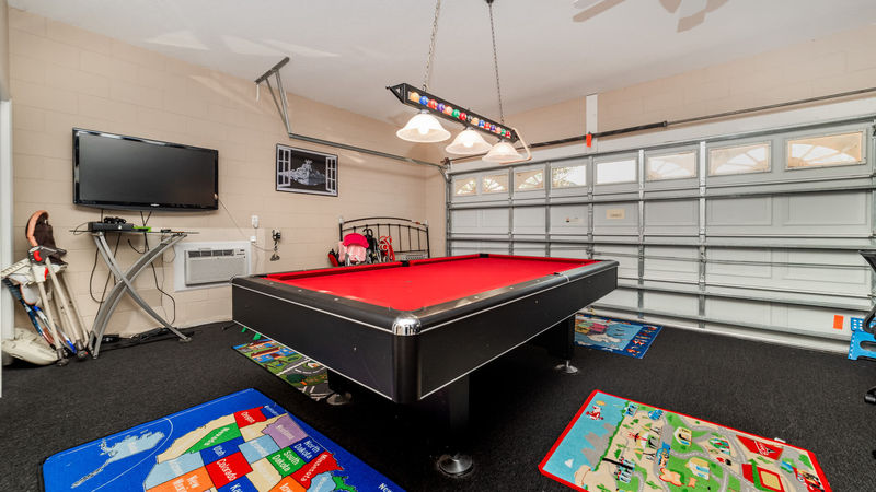 Game Room (Angle)
43" Smart TV
Xbox