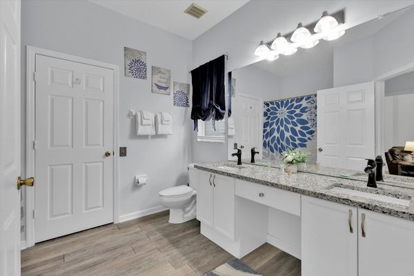 Master King Bathroom 1
Tub/Shower Combo