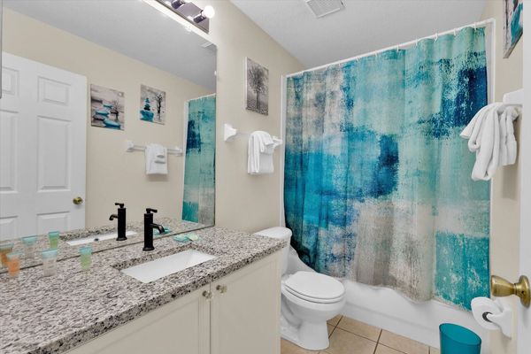 Hall Bathroom
Tub/Shower Combo