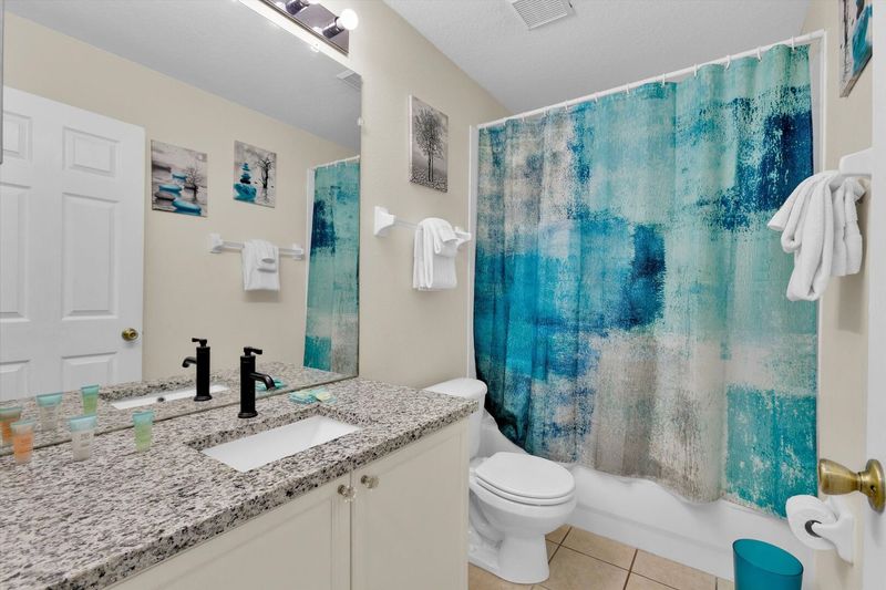 Hall Bathroom
Tub/Shower Combo